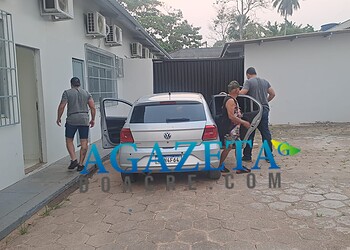 Vovô de 73 anos é conduzido à delegacia por porte ilegal de espingardas e escopeta