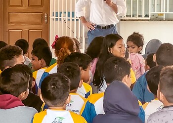 Jarude quer zerar número de crianças fora da escola: “Chega dessa história de escolas de madeira e professores desvalorizados”