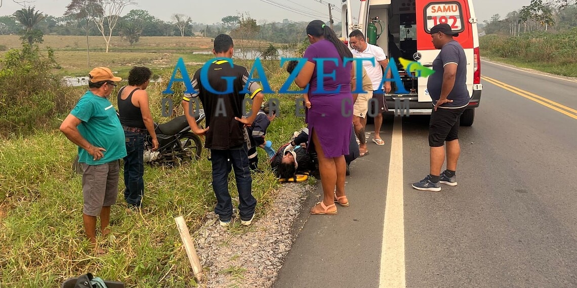Mulher perde o controle de motocicleta e sofre acidente na estrada do Bujari