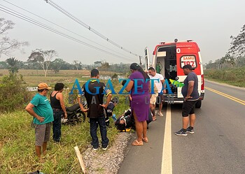 Mulher perde o controle de motocicleta e sofre acidente na estrada do Bujari