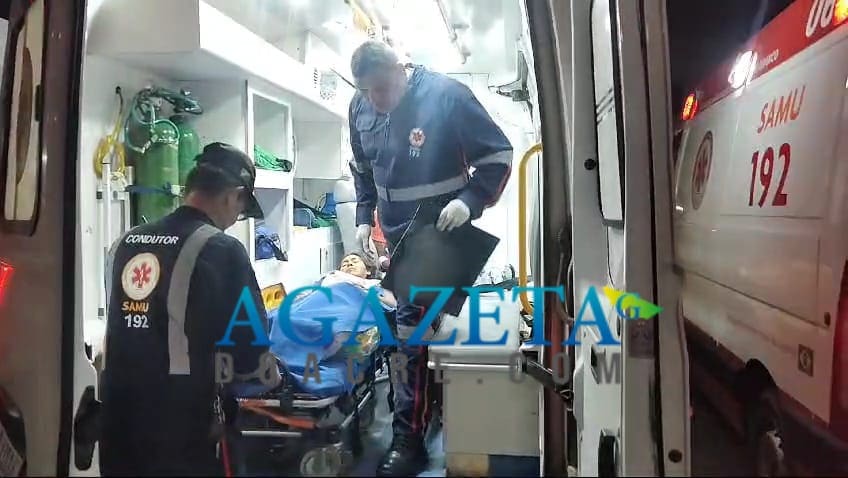 Colisão entre moto e camioneta em Sena Madureira deixa duas pessoas feridas