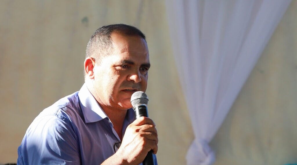 Prefeito reeleito de Santa Rosa do Purus, Tamir Sá - Foto: Marcos Vicentti/Secom