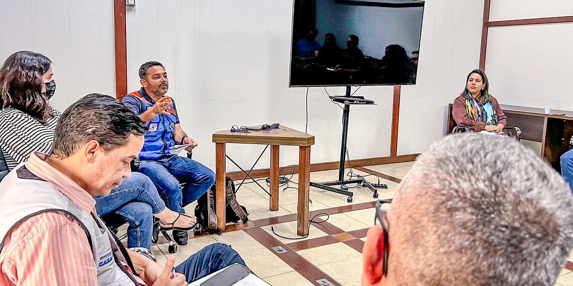 Durante o encontro, o coronel Carlos Batista, coordenador da Defesa Civil Estadual e responsável, junto à Casa Civil, pela gestão do gabinete, reforçou a importância de uma abordagem integrada e coordenada. Foto: Carina Castelo Branco