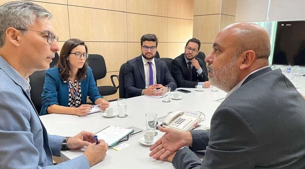 Presidente do Ieptec, Alírio Neto (direita), solicitou apoio do MEC para avanços no ensino profissional e tecnológico no estado. Foto: Dilma Tavares/Repac