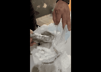 Vídeo: Mulher esconde maconha na fralda de bebê e é detida ao tentar entrar na FOC