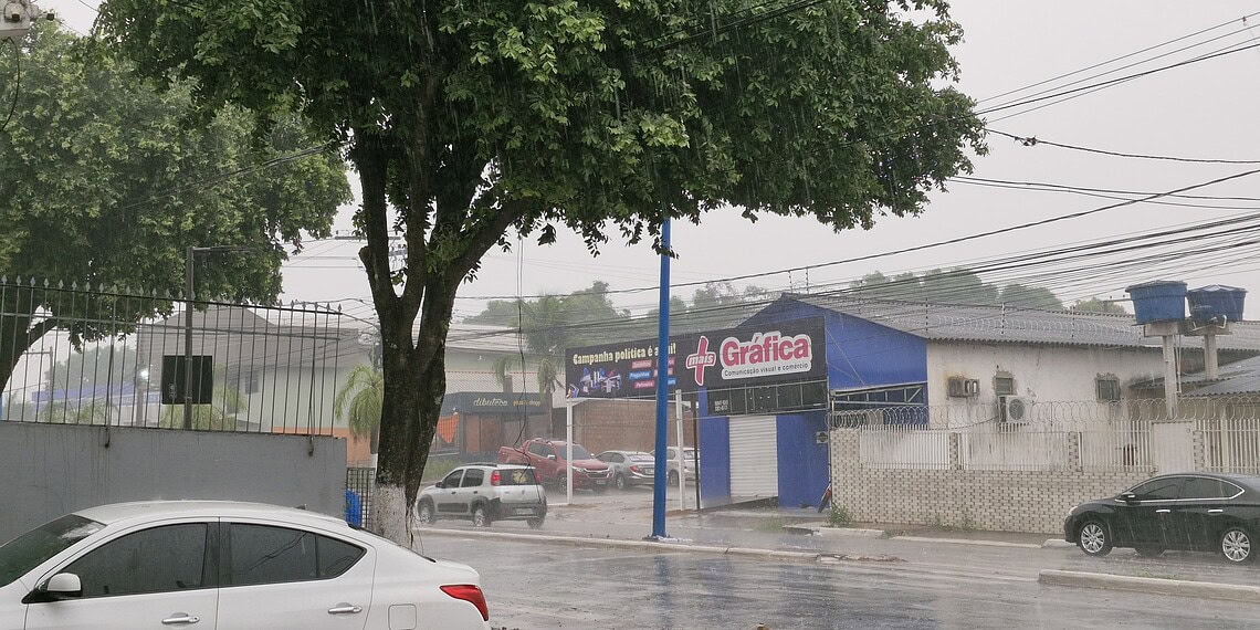 No Dia da Amazônia, chove em Rio Branco; cortina de fumaça deve ser amenizada