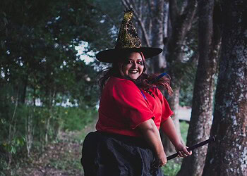Jocilene Barroso, na peça "A bruxinha que era boa". Foto: cedida