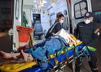 Mulher é encontrada com faca cravada no tórax e é levada para o Pronto-Socorro de Rio Branco
