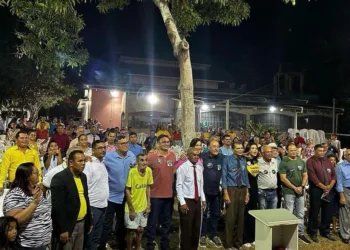 Bocalom celebra o amor de Cristo em reunião com pastor João Gomes