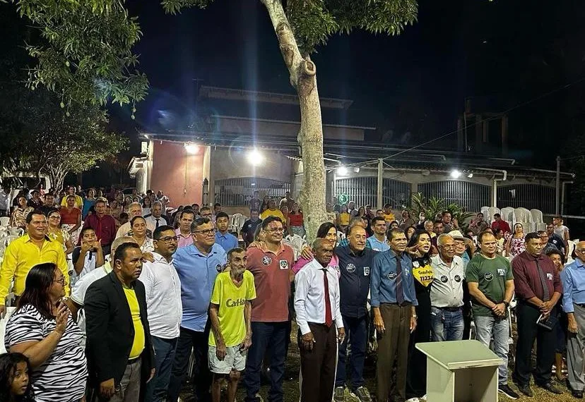 Bocalom celebra o amor de Cristo em reunião com pastor João Gomes