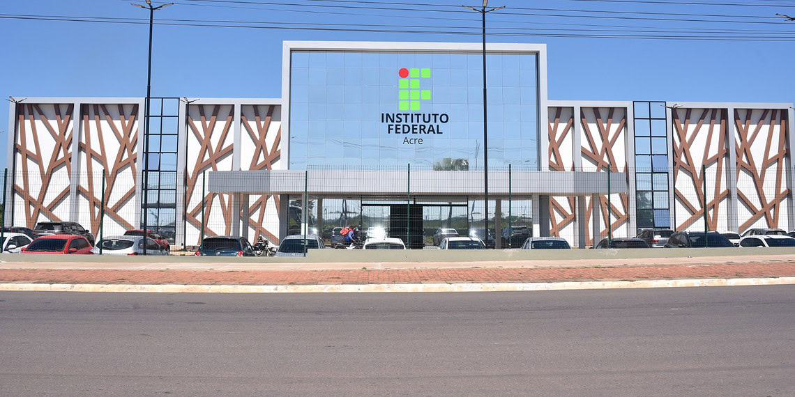 Servidores do Ifac pedem a criação de protocolo institucional de enfrentamento aos extremos do clima