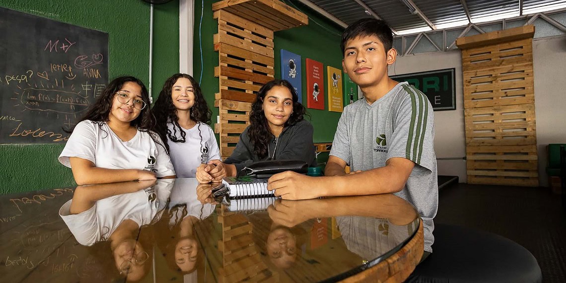 Jovens estudantes que foram selecionados pelo programa Somos Futuro. Foto: cedida