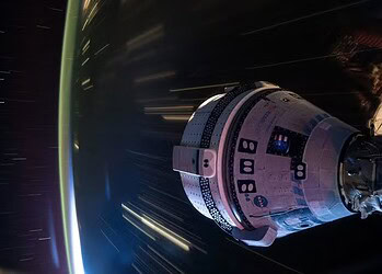 A cápsula Starliner da Boeing é vista acoplando à Estação Espacial Internacional (ISS, na sigla em inglês). — Foto: Nasa