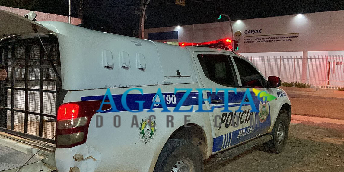 Assaltantes armados invadem residência, rendem família e fazem o 'limpa' no imóvel em Rio Branco