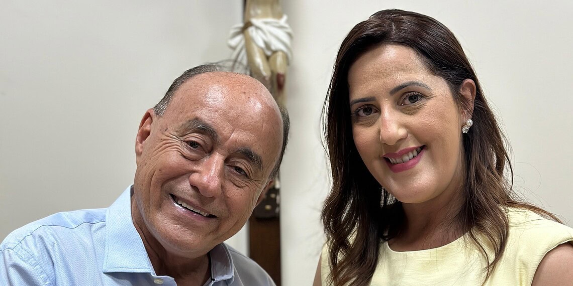 Prefeito Tião Bocalom e a advogada Kellen Nunes ficam noivos na Catedral Nossa Senhora de Nazaré