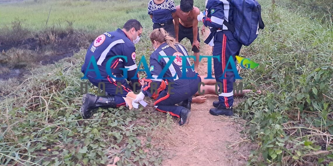 Motociclista cai em barranco com filho na garupa e fica desacordado na zona rural de Rio Branco