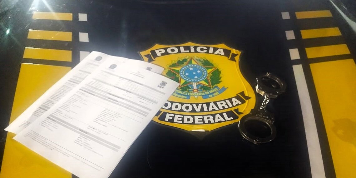 Mulher é presa após fiscalização em ônibus na BR 364