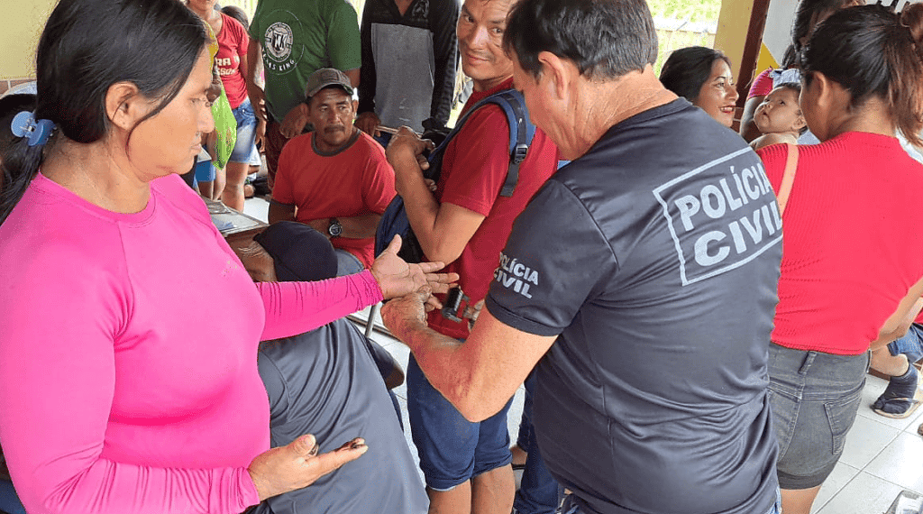 Equipe do Instituto de Identificação da PCAC realiza emissão de documentos na Aldeia Jatobá. Foto: cedida