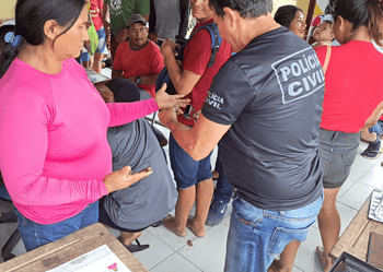 Equipe do Instituto de Identificação da PCAC realiza emissão de documentos na Aldeia Jatobá. Foto: cedida