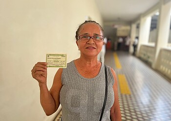 A aposentada Francisca Sônia já garantiu seu voto (Foto: Iryá Rodrigues)