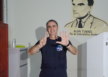 'O sentimento nas ruas é de mudança', afirma Marcus Alexandre durante votação em Rio Branco