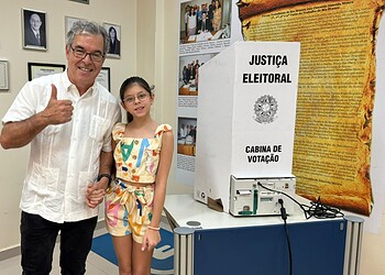 Jorge Viana votou acompanhado da neta (Foto: Ascom)