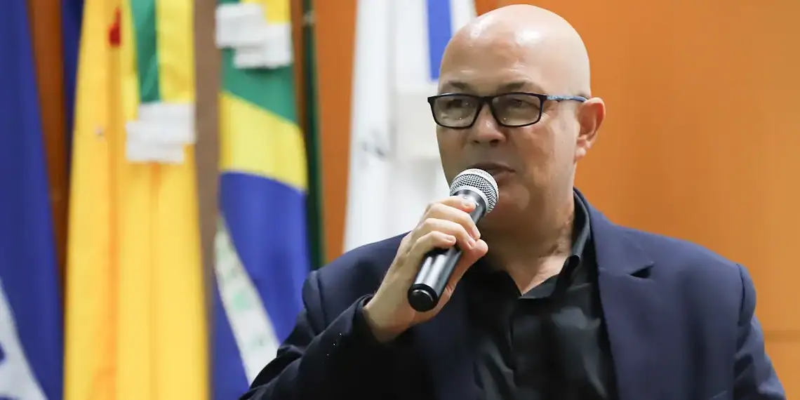 Com eleição de Gerlen Diniz para Prefeitura de Sena Madureira, José Adriano assumirá vaga na Câmara Federal