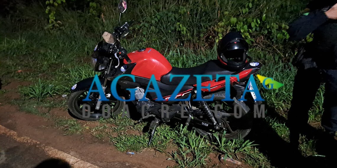 Motociclista e passageira caem de ponte; queda foi de aproximadamente 3 metros
