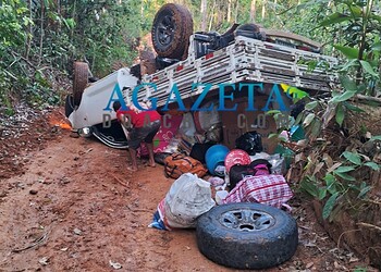 Caminhonete que levava moradores à comunidade rural capota em ribanceira; não houve feridos