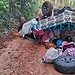 Caminhonete que levava moradores à comunidade rural capota em ribanceira; não houve feridos