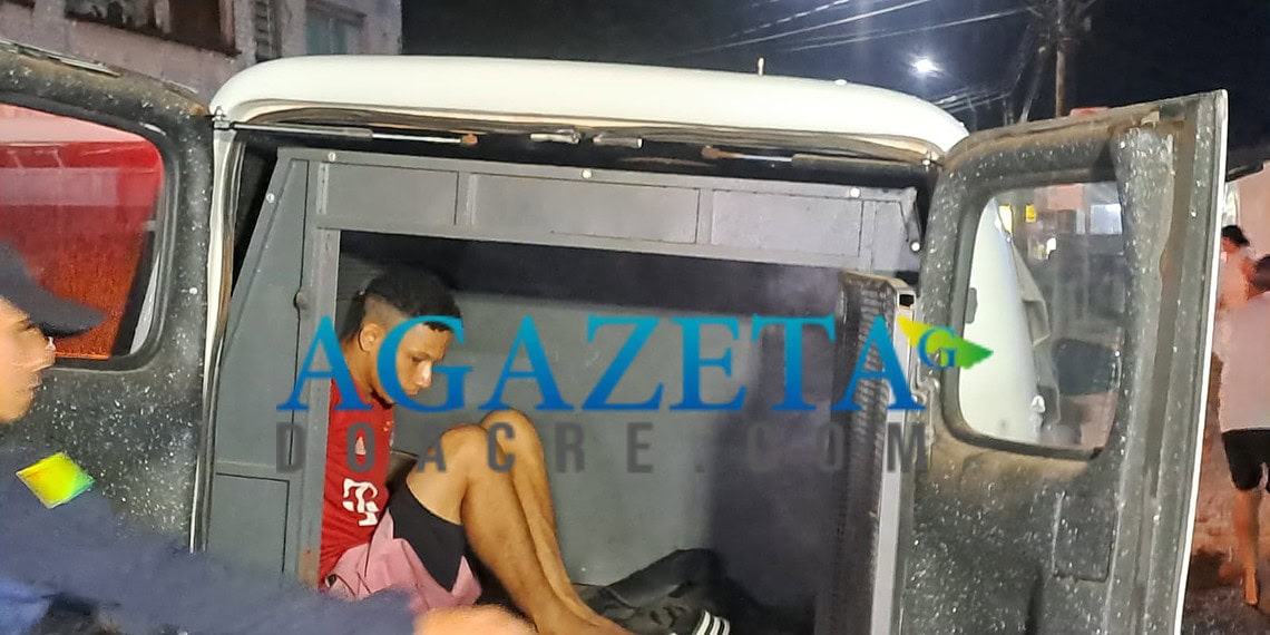 Suspeito de arrastão em parada de ônibus é preso em flagrante em Rio Branco