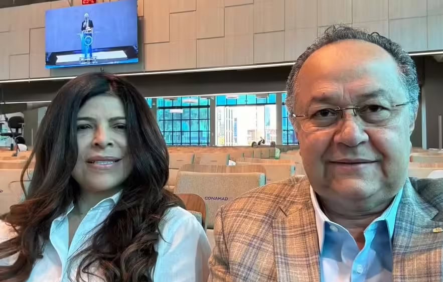 O Casal Antônia Lúcia (Republicanos-AC) e Silas Câmara (Republicanos-AM). (Foto: Reprodução)