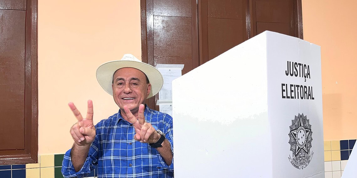 Tião Bocalom vota na Baixada da Sobral e reafirma: 'Acreditamos na vitória no primeiro turno'
