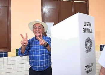 Tião Bocalom vota na Baixada da Sobral e reafirma: 'Acreditamos na vitória no primeiro turno'