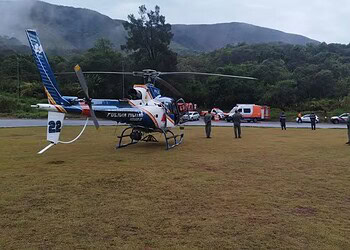 Helicóptero da Polícia Militar ajuda nas buscas — Foto: Arquivo pessoal/Leidiana de Fatima