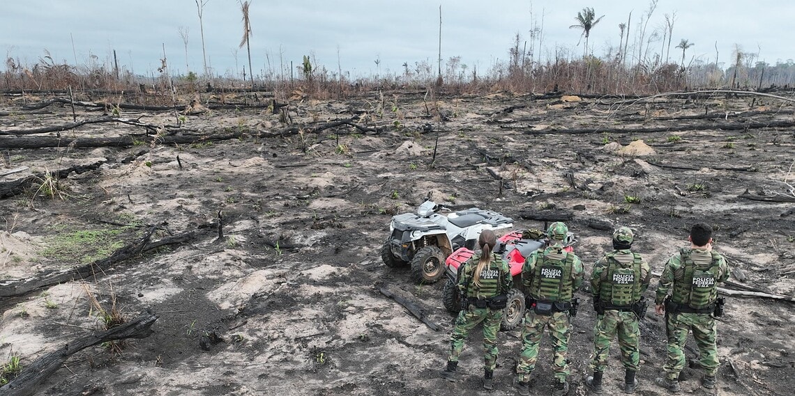 PF prende dois por desmatamento e incêndio em quase mil hectares de terra pública federal no Acre