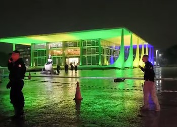 Praça dos Três Poderes é evacuada após explosão Foto: Reprodução