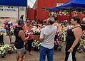 Comércio fica movimentando em frente aos cemitérios