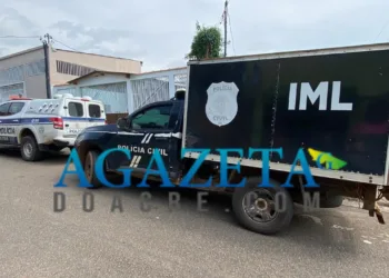 Mulher é encontrada morta a facadas na própria casa