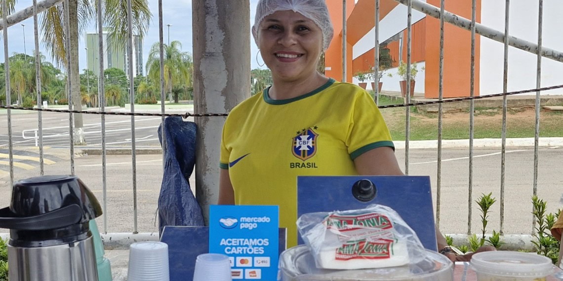 Há dez anos, comerciante aproveita Enem e concursos para renda extra: 'estou em todos'
