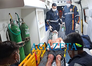 Jovem é agredido com golpes de terçado em invasão de Rio Branco e corre risco de perder a mão