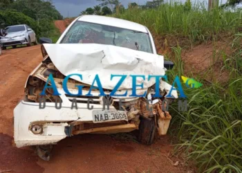 Caminhonete que transportava Raimundo Neném colidiu contra carro de passeio; seis ficaram feridos