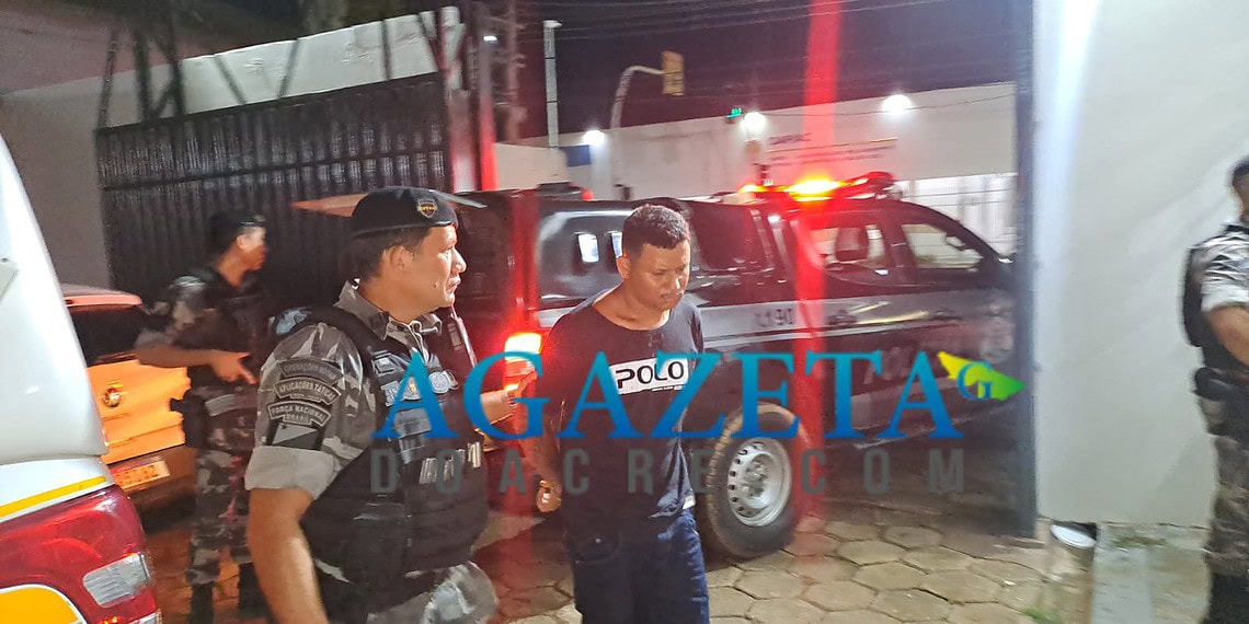 Suspeito tenta fugir de abordagem policial, invade casa e é preso com drogas no Acre