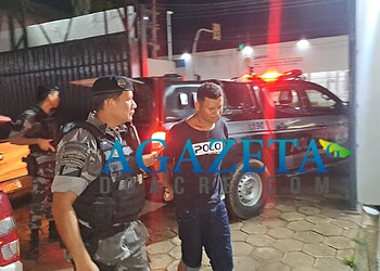 Suspeito tenta fugir de abordagem policial, invade casa e é preso com drogas no Acre