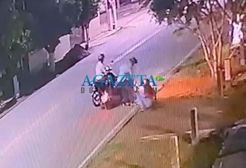 Estudante de medicina é assaltada de forma violenta em Brasiléia; dupla armada leva motocicleta