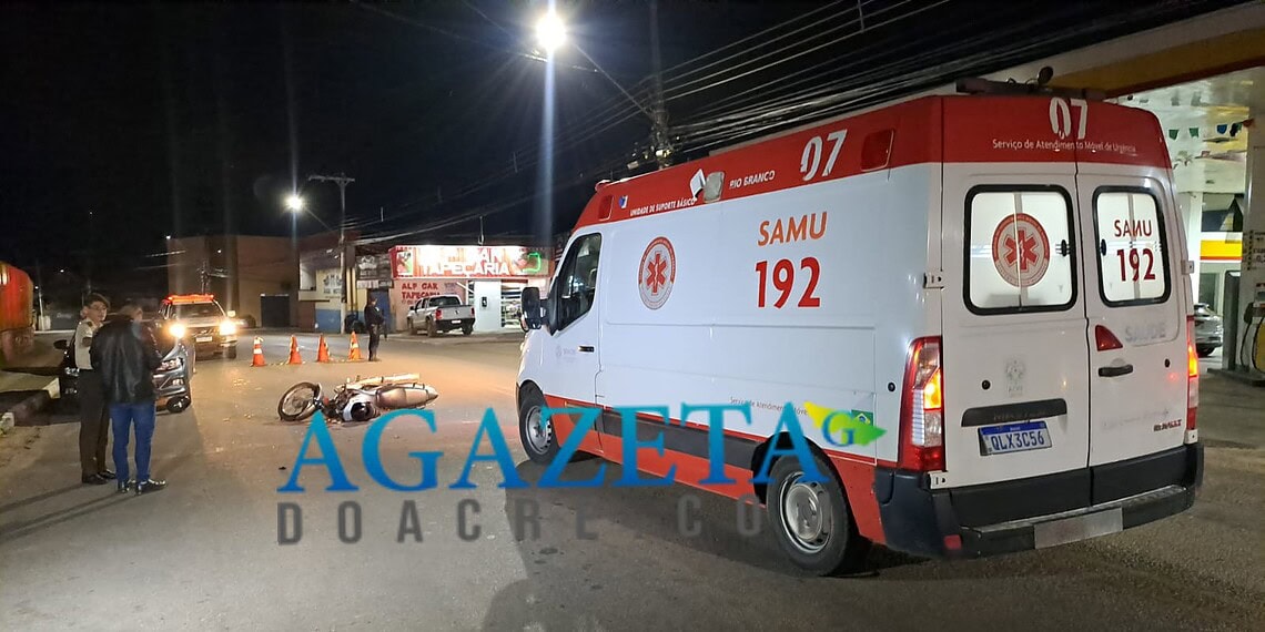 Colisão entre carro e moto deixa mulher ferida na Rua Minas Gerais