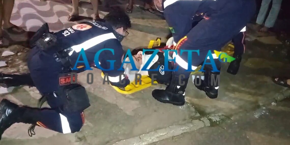 Jovem sofre traumatismo craniano após colisão entre moto e carro em cruzamento de Rio Branco