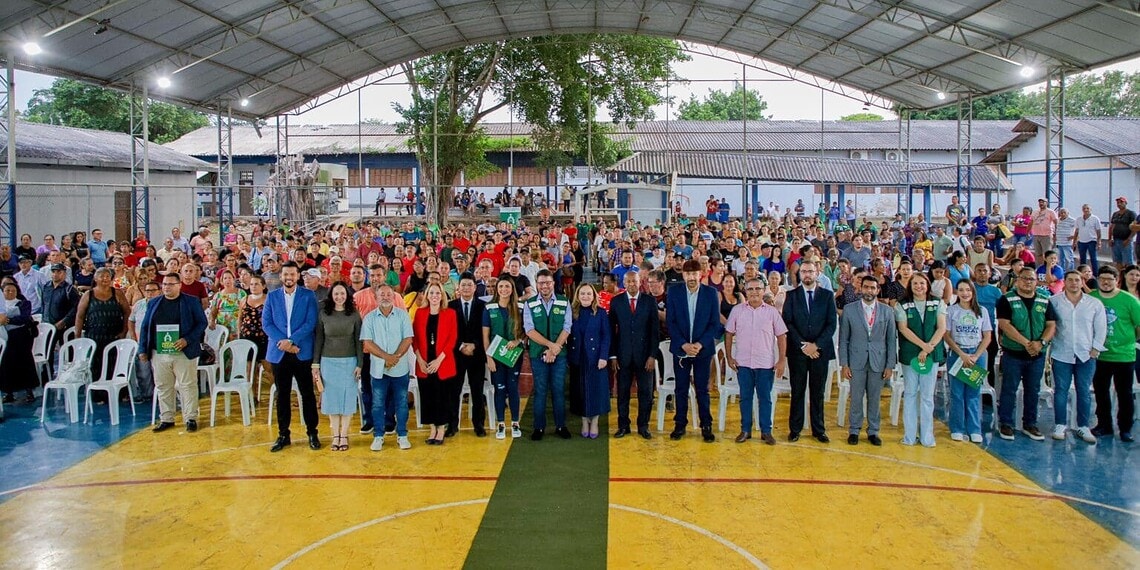 Governo beneficia mais de 500 famílias com a entrega de 485 títulos definitivos