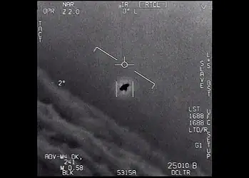 Frame de vídeo divulgado pelo Pentágono mostra objeto voador não identificado (OVNI) nos céus dos EUA — Foto: US Department of Defense/ASSOCIATED PRESS