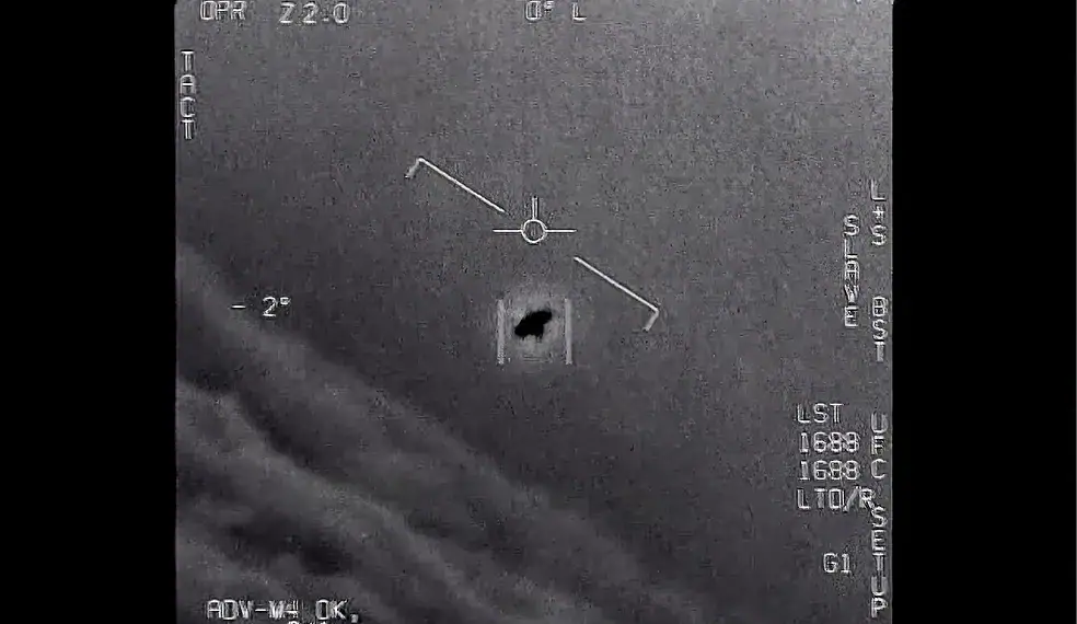 Frame de vídeo divulgado pelo Pentágono mostra objeto voador não identificado (OVNI) nos céus dos EUA — Foto: US Department of Defense/ASSOCIATED PRESS